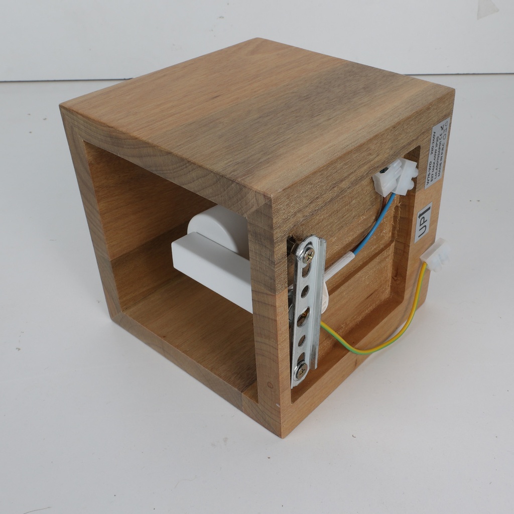 Aplique de Pared de Madera “CUBET” – Diseño en Cubo, Luz Arriba y Abajo, Casquillo E27