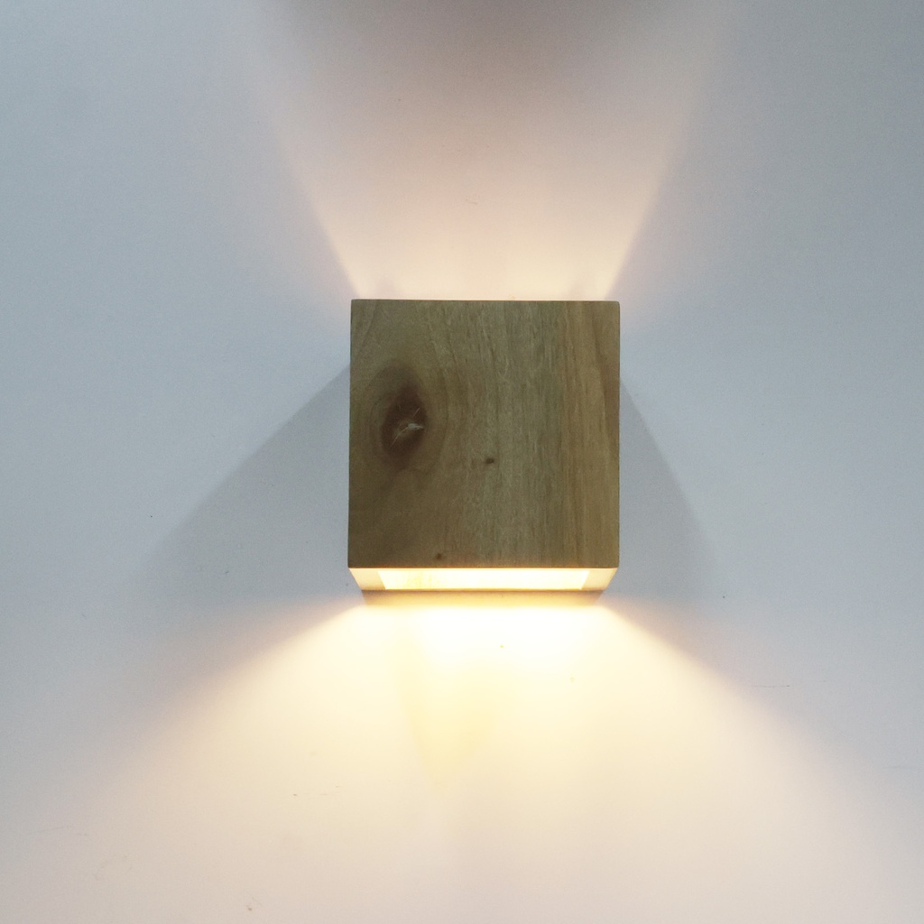 Aplique de Pared de Madera “CUBET” – Diseño en Cubo, Luz Arriba y Abajo, Casquillo E27
