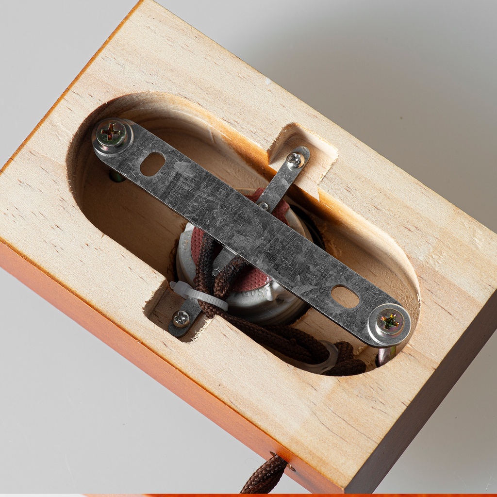 Aplique de madera rectangurar para pared con cable trenzada y enchufe, estilo retro, E27 “KAMA”