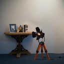 Lámpara de Mesa Vintage con Trípode Madera Inspirado Cinema "MINI GALA" 62cm
