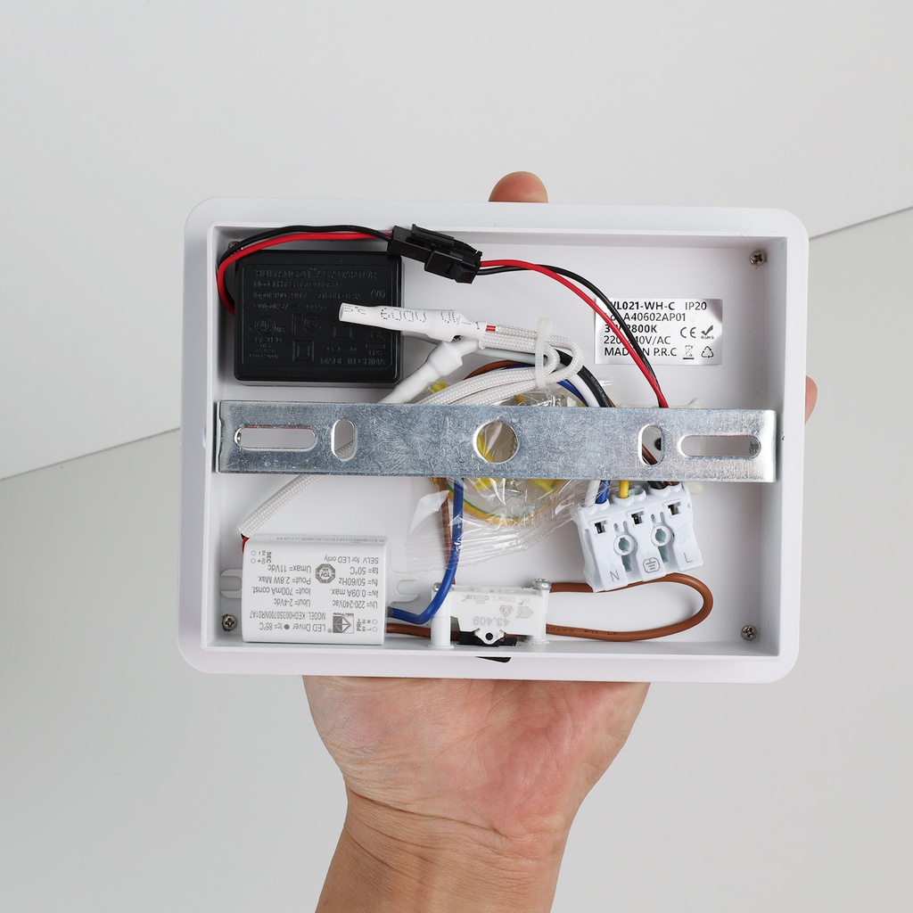 Aplique de Pared con Foco de Lectura Flexible 3W y Puerto USB y Type C e Interruptor con Chips CREE "MULÁN"