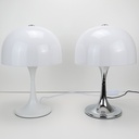 Lámpara de Mesa Moderna con 3 Luces, Pantalla de Vidrio Blanco y Base Metálica, Ideal para Dormitorio, Sala y Oficina "MEDUSA" G9*3