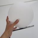 Lámpara de Pie Esférica "OLAYA" E27, Vidrio Blanco y Metal Dorado, Estilo Nórdico Moderno, ⌀22cm, para Sala y Dormitorio