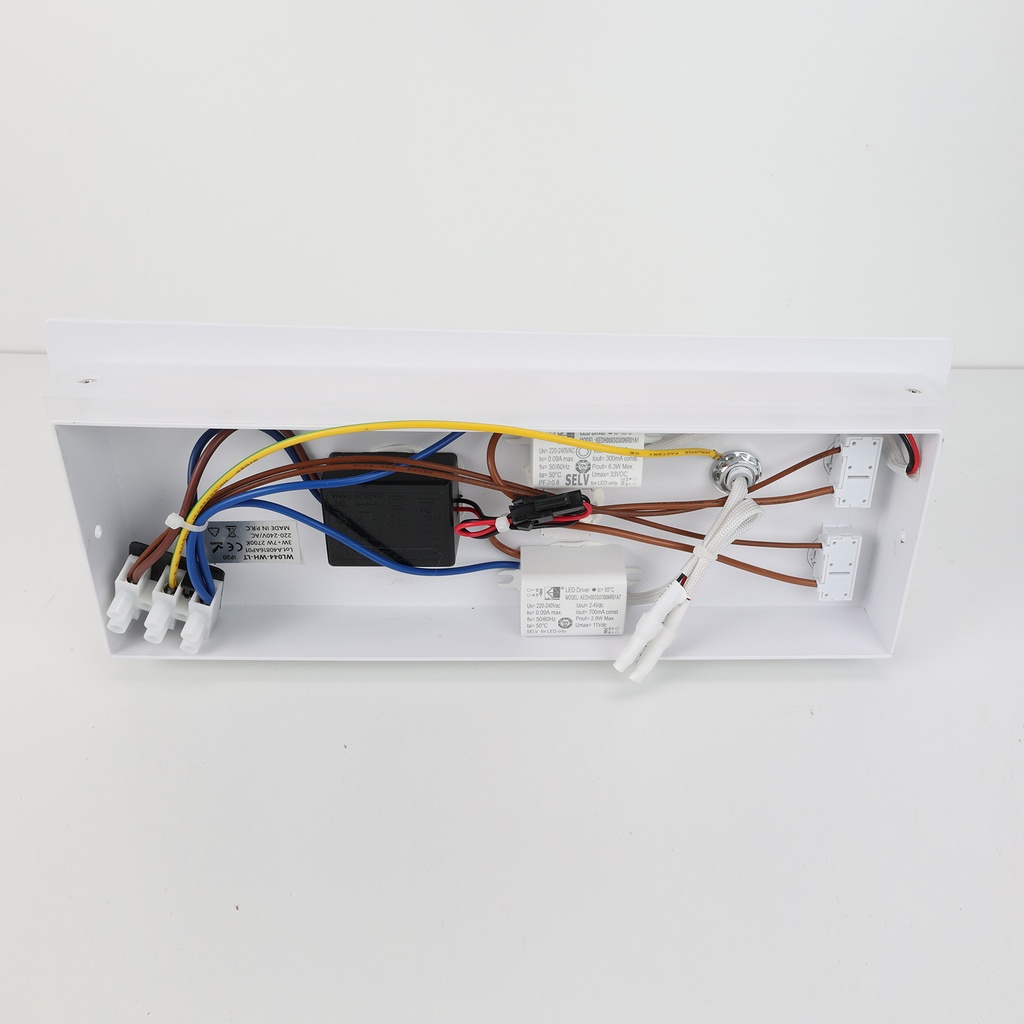 Aplique de pared para lectura con puerto USB - Iluminación ambiental 7W con foco lectura 3W 2700K "VIENA"(Derecho)