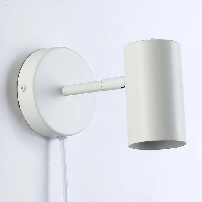 Aplique de pared interior orientable "SVEN" con cable y enchufe - E27