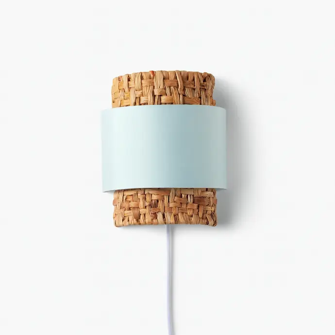 Aplique de pared con pantalla de ratán combinado con textil E27 con cable enchufe e interruptor "VÉLA "