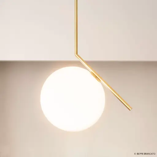 [C023-GD-280]  Lámpara Colgante Moderna "MOON" - Globo de Cristal Opalino Ø28 cm, Acabado Dorado, Compatible con Bombilla E27